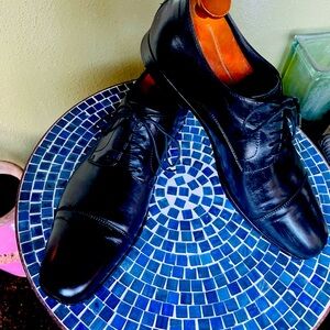 Hugo Boss dress shoes size 10.5 
Great looking Shoes